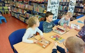 Nowi czytelnicy w bibliotece 17