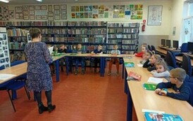 Nowi czytelnicy w bibliotece 22