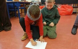Pluszowy Miś z klasą Ib i IIIa 26