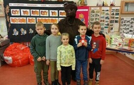 Pluszowy Miś z klasą Ib i IIIa 40