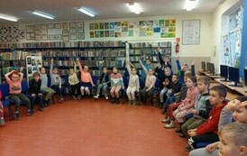 Pluszowy Miś z klasą Ib i IIIa 45
