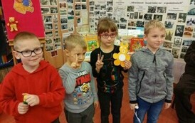 Pluszowy Miś z klasą Ib i IIIa 46