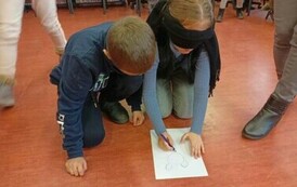Pluszowy Miś z klasą Ib i IIIa 63