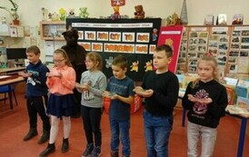 Pluszowy Miś z klasą Ib i IIIa 77