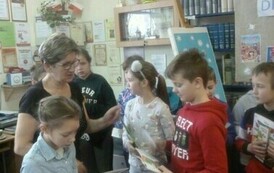 Trzecie klasy w bibliotece. 1