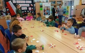 Święto Niepodległości w bibliotece &ndash; edukacyjna przygoda klas drugich  12