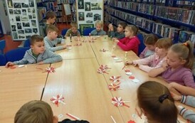 Święto Niepodległości w bibliotece &ndash; edukacyjna przygoda klas drugich  14