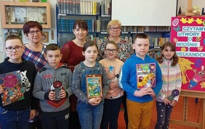 Zdjęcie do Lekcja biblioteczna o Wielkanocy i konkurs głosnego czytania z klasami III