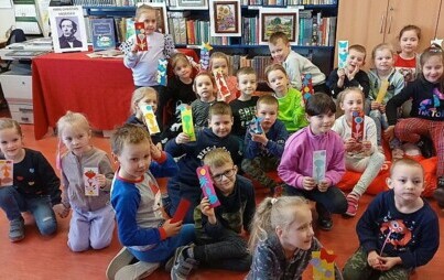 Zdjęcie do Międzynarodowy Dzień Książki dla dzieci z Przedszkolem Samorządowym W Mikołajkach Pomorskich